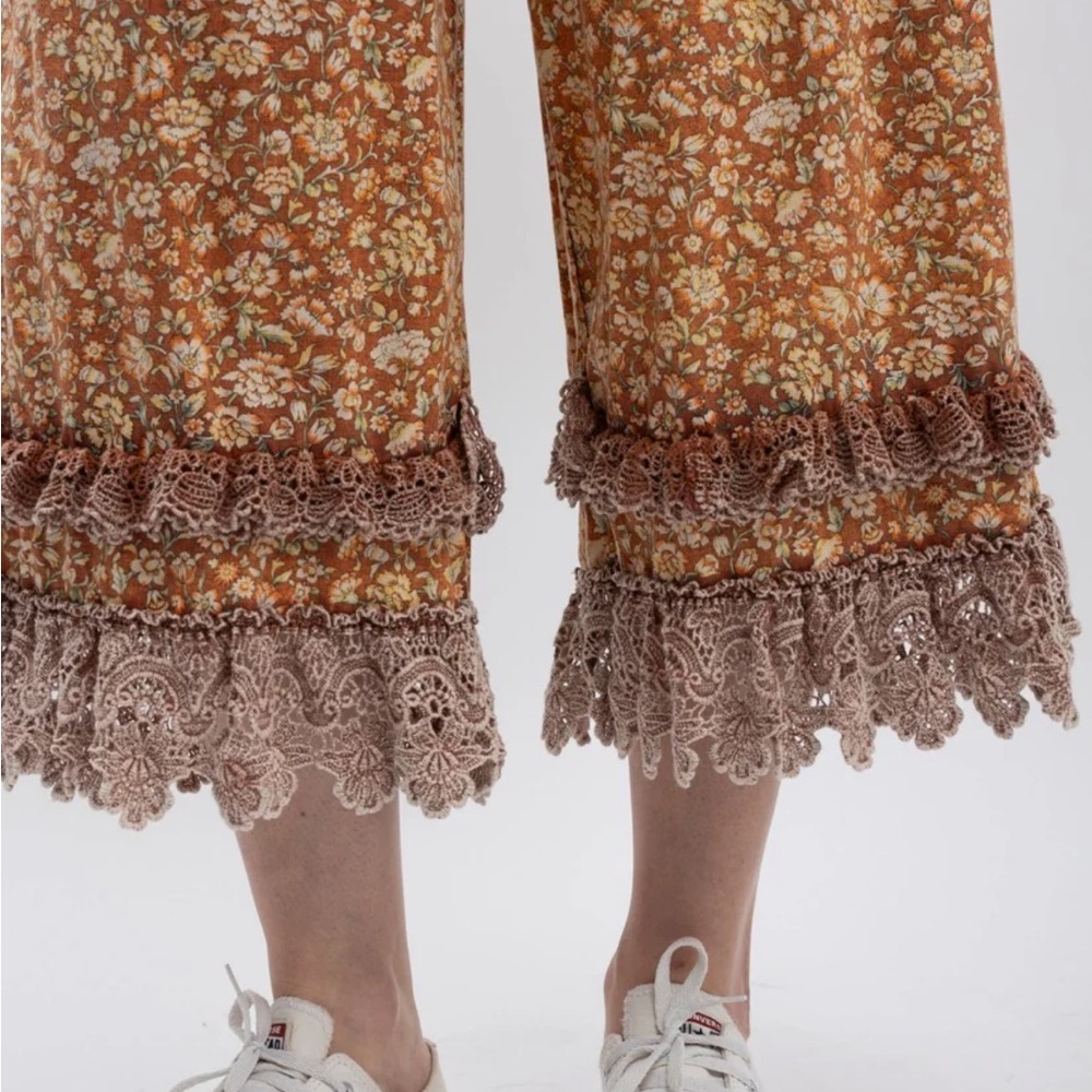 Floral Lace Trim Wide-Leg Bloomers - Picture 4 of 8
